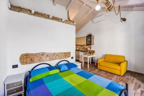 1 bedroom, iron/ironing board, WiFi, bed sheets - Holiday Home 'Pelagos' with Sea View, Shared Pool & A/C (Pompeiana)