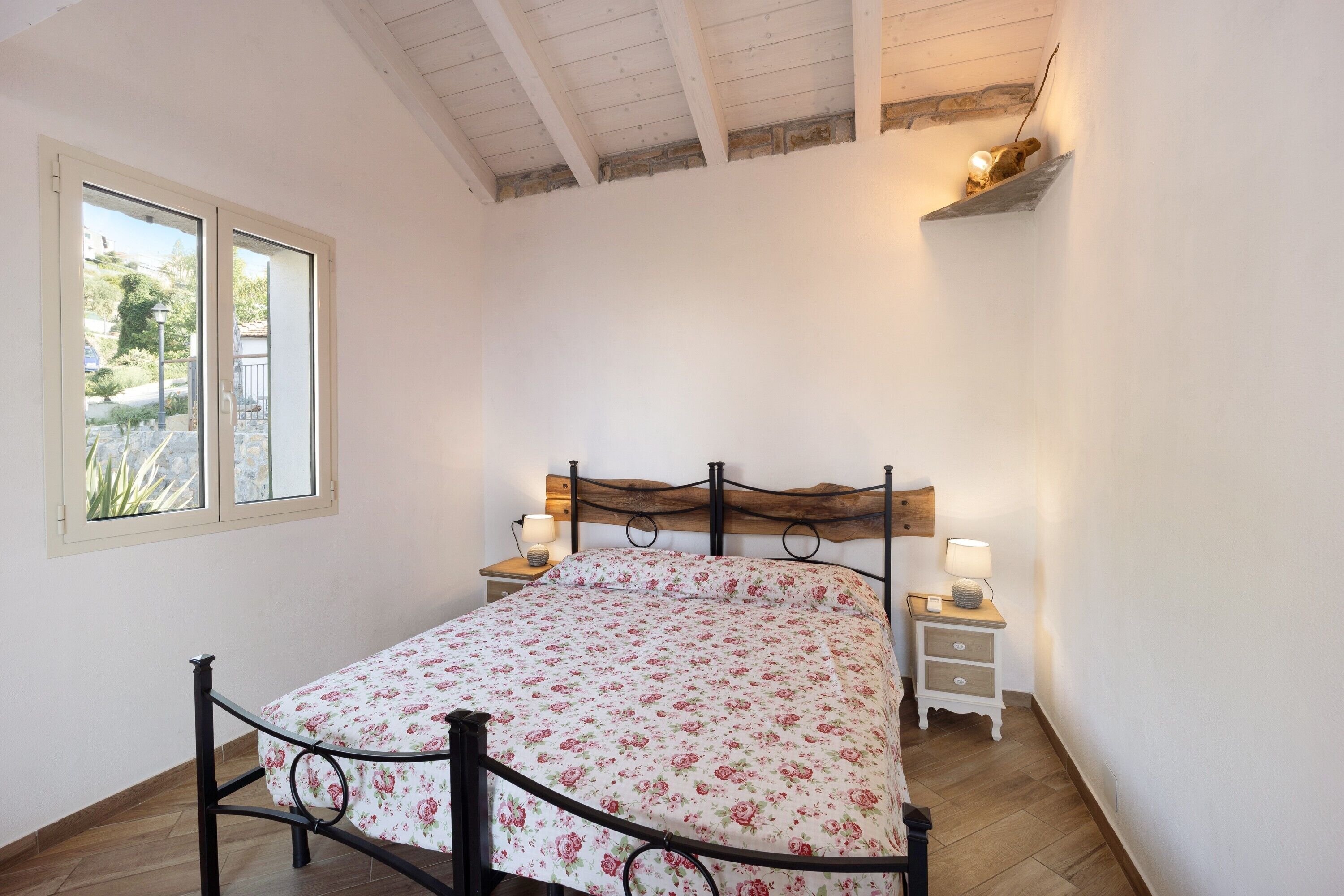 1 chambre, fer et planche à repasser, draps fournis