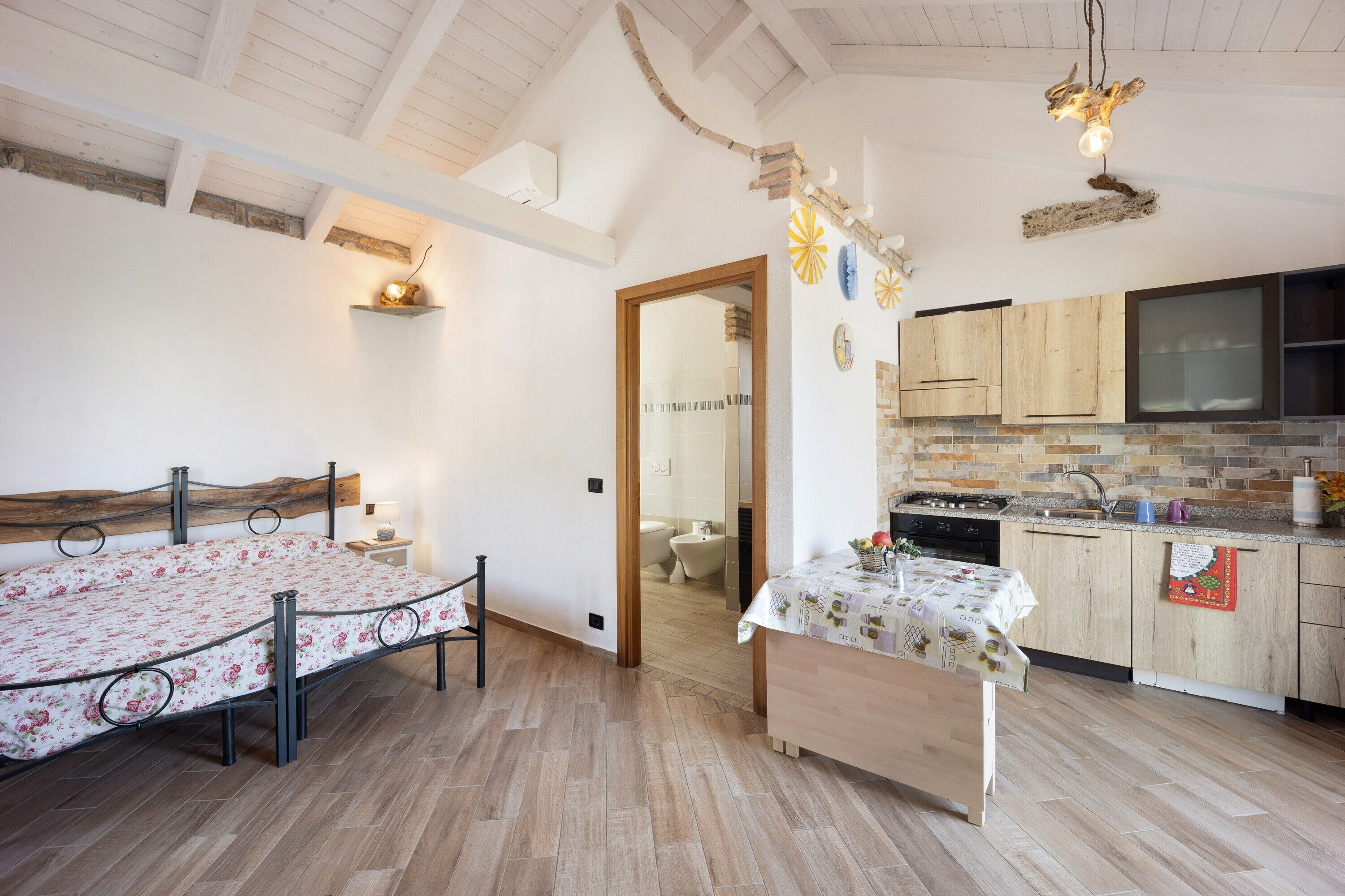 1 soveværelse, strygejern/strygebræt, sengetøj