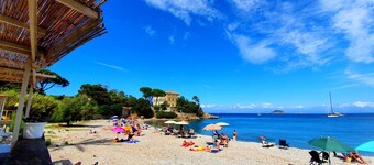 Apartment 'La Pergola al Cavo 9' with Sea View,  Shared Pool, Terrace & Wi-Fi