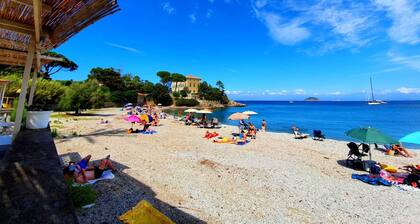 Apartment 'La Pergola al Cavo 9' with Sea View, Shared Pool, Terrace & Wi-Fi