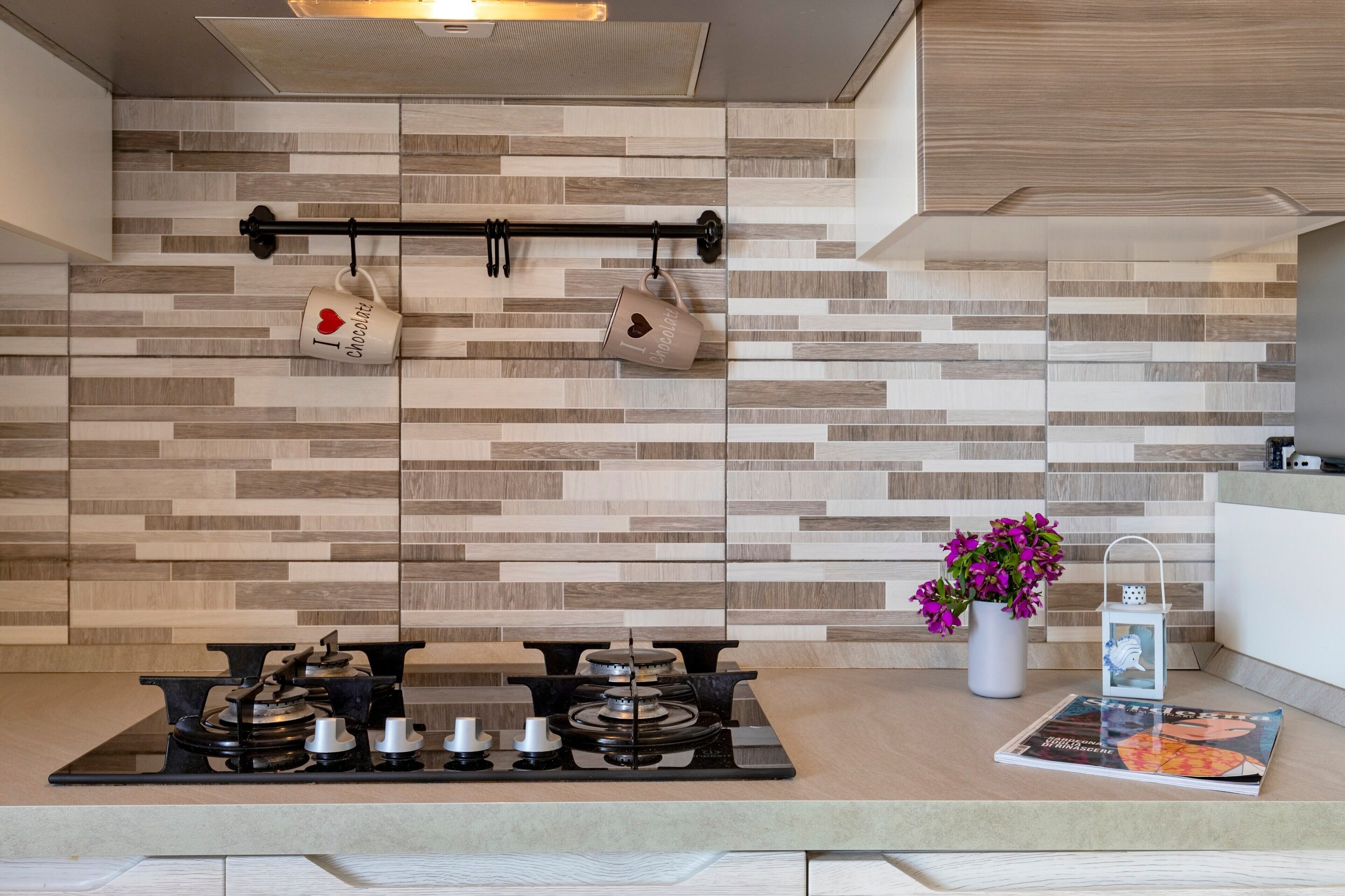 Fridge, oven, stovetop, coffee/tea maker