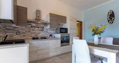 Holiday Home 'Villetta I Pitosfori' with Terrace, Garden & Wi-Fi