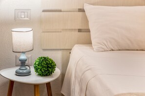 1 bedroom, iron/ironing board, WiFi, bed sheets - Apartment 'Endless Summer' with Sea View, A/C and Balcony (Isola Rossa)