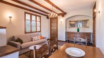 Televisión y chimenea