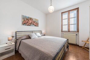 3 makuuhuonetta, silitysrauta/-lauta, ilmainen Wi-Fi