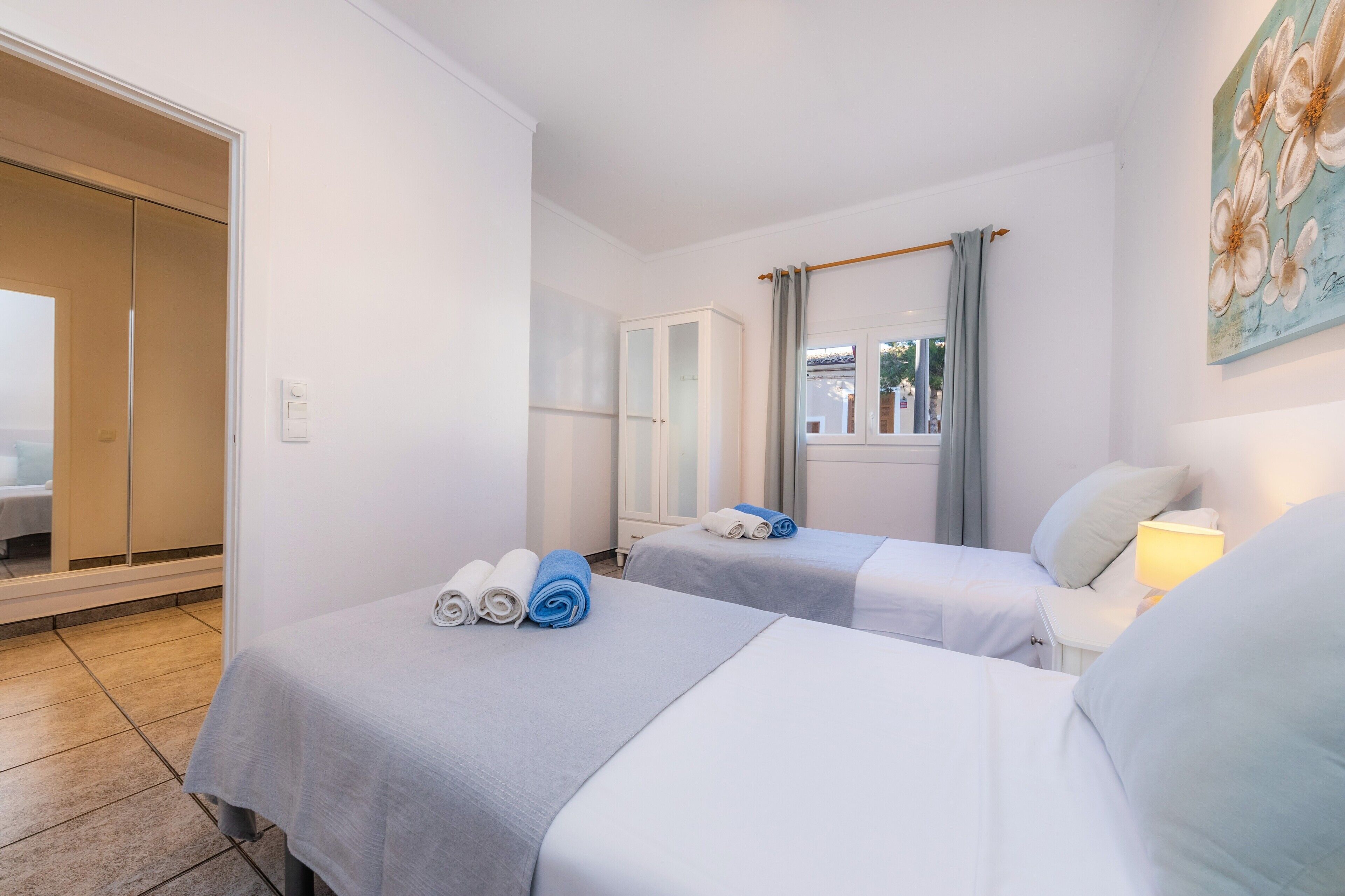 5 室のベッドルーム、アイロン / アイロン台、WiFi (無料)、ベッドシーツ