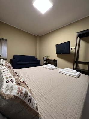 1 bedroom, desk, free WiFi