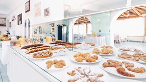 A buffet with various pastries and desserts. - Ferdinando Beach & Spa (Serrara Fontana)