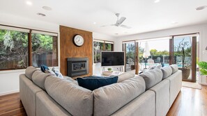 Smart TV, fireplace, streaming services - Preston Alfresco Poolside Retreat Rye (Rye)