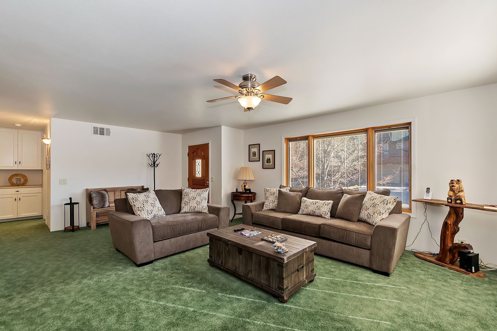 Winter Haus by Destination Big Bear: Whispering Forest Neighborhood! Walk to the National Forest! Ski Slope Views!