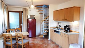 Fridge, microwave, dishwasher - Apartment 15 in the Fischerhaus with balcony - Apartment 15 in the Fischerhaus (Sellin)