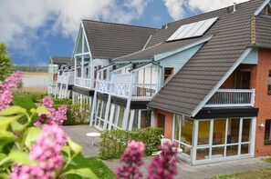 Unclassified image, 2 of 27, button