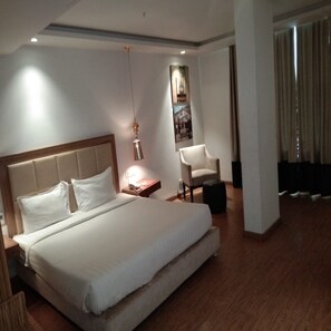 Deluxe Double Room | Free WiFi - Hotel Amora (Rajnandgaon)