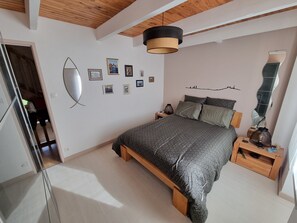 3 bedrooms, iron/ironing board, travel crib, free WiFi