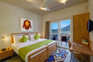 Deluxe Room Ganges Facing | Free WiFi, bed sheets