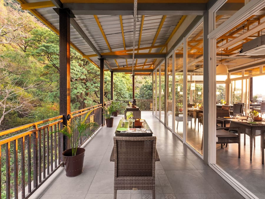 Lunch and dinner served