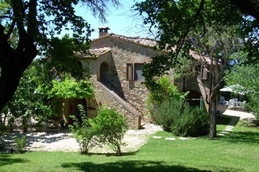 Accommodation with Shared Pool and Private Garden - LA CASA NUOVA apartment.
