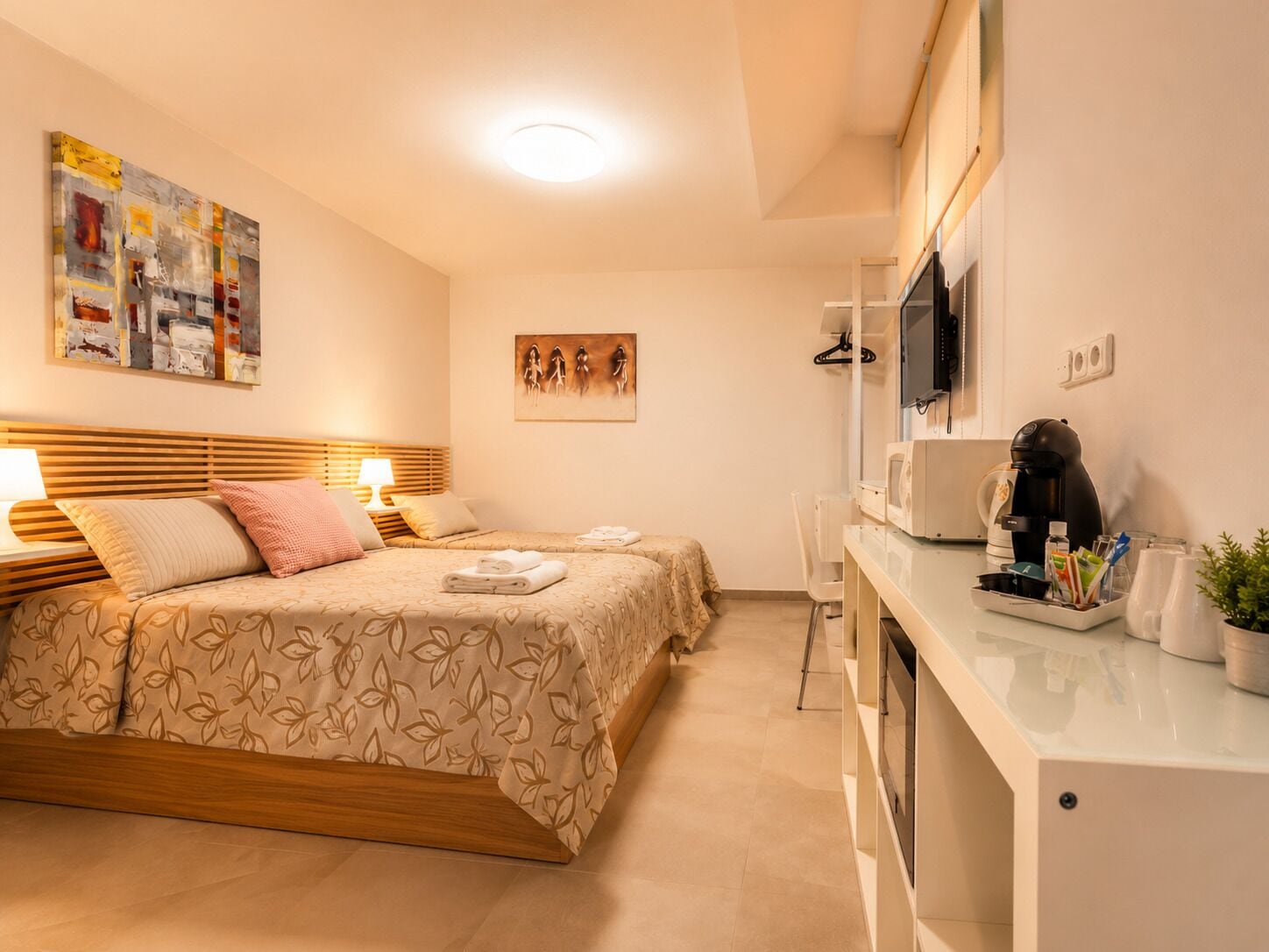 City Triple Room | Hypo-allergenic bedding, minibar, individually decorated, desk