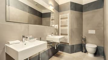 City Apartment | Hypo-allergenic bedding, minibar, individually decorated, desk