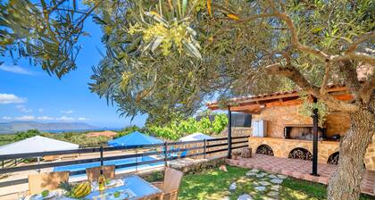 Maisonette Wohnung in Villa mit traumhaftem Pool