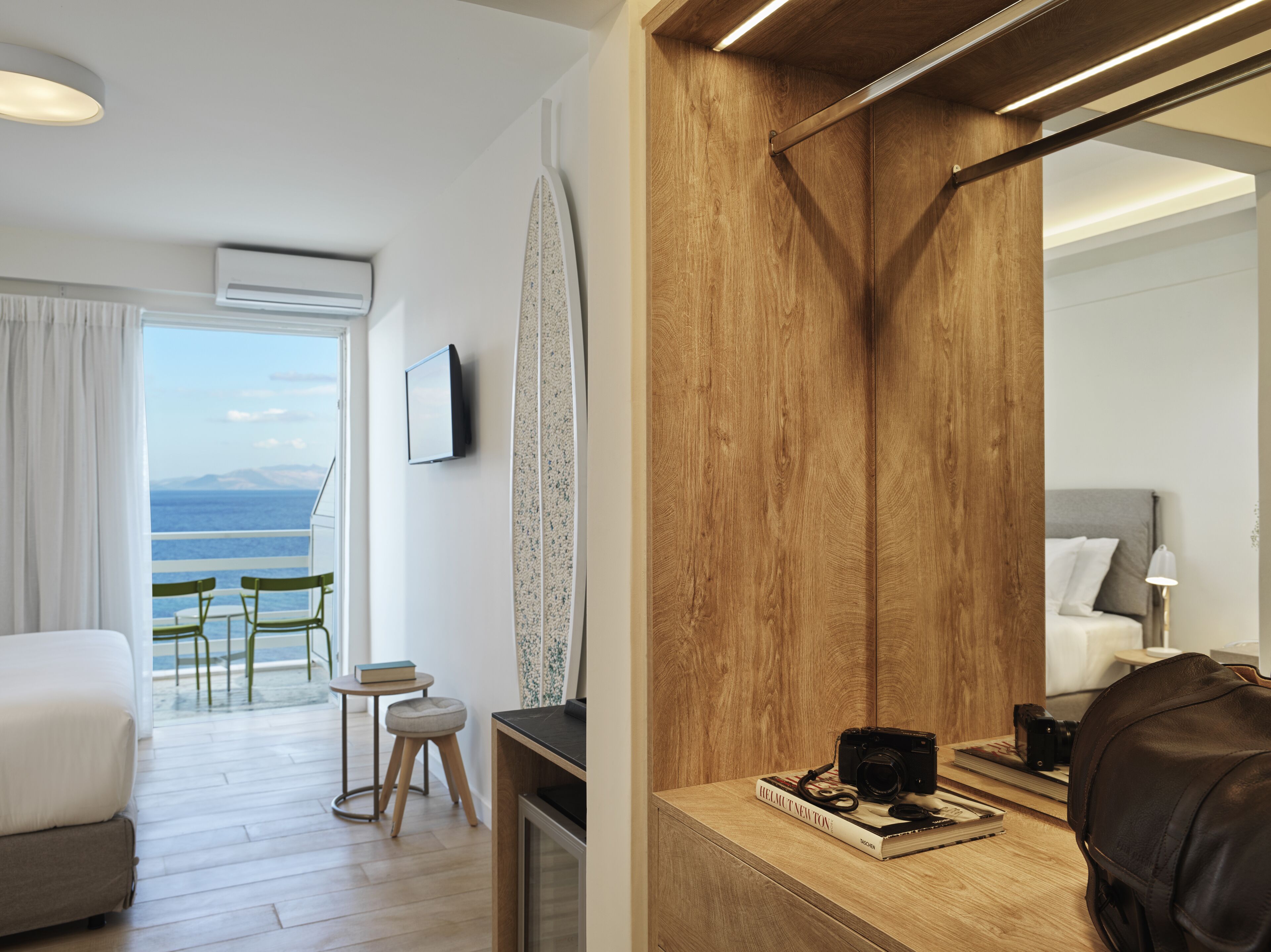 Deluxe Room, Sea View | Premium bedding, minibar, in-room safe, desk