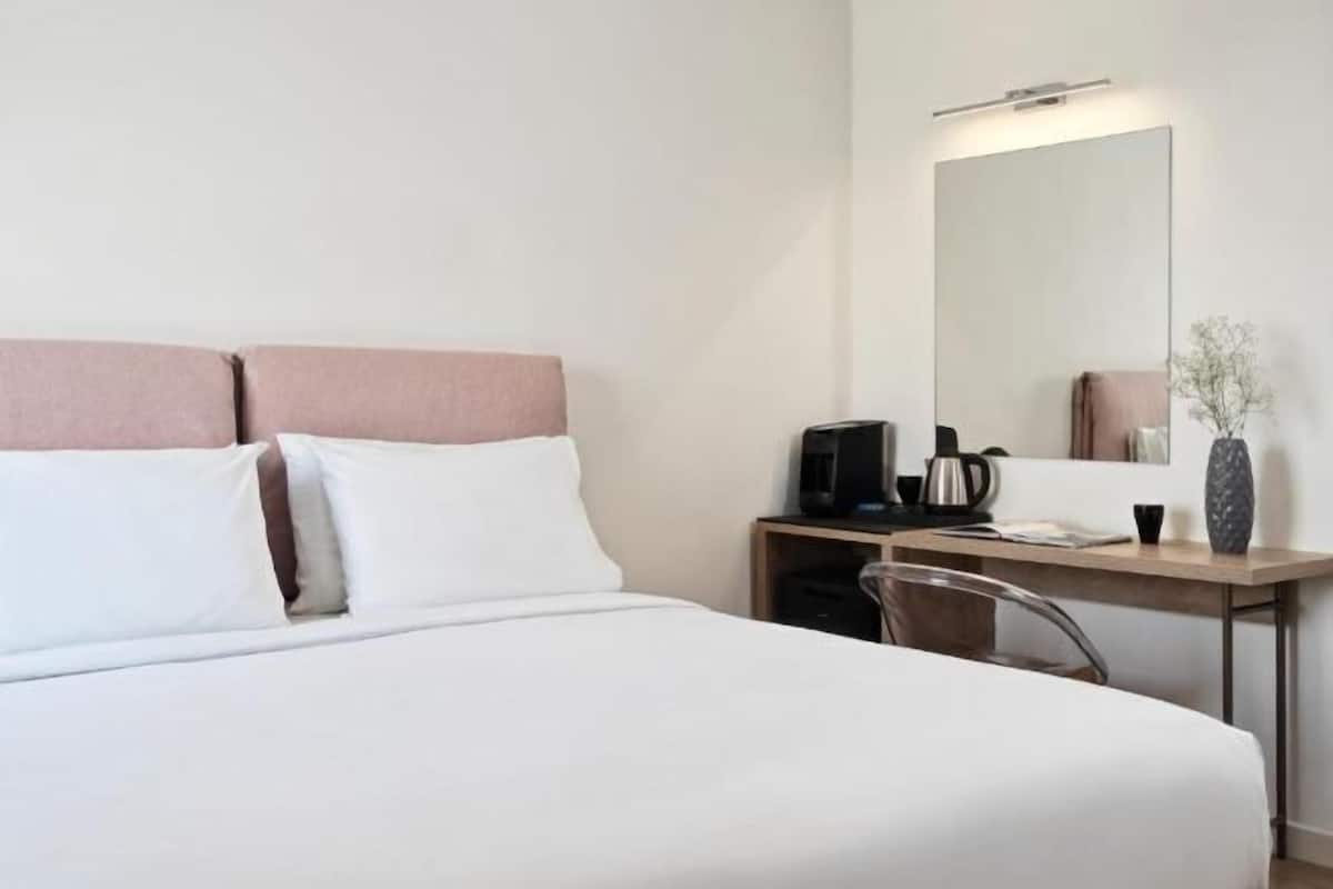 Premium bedding, minibar, in-room safe, desk