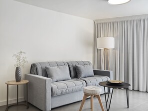 Suite – classic | Sengetøy av topp kvalitet, minibar, safe på rommet og skrivebord