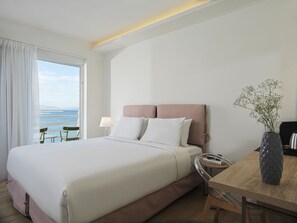 Sengetøy av topp kvalitet, minibar, safe på rommet og skrivebord