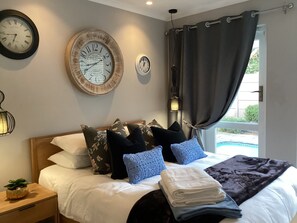 3 bedrooms, desk, iron/ironing board, travel cot - Holliday Villa in Hout Bay, Cape Town (Cape Town)