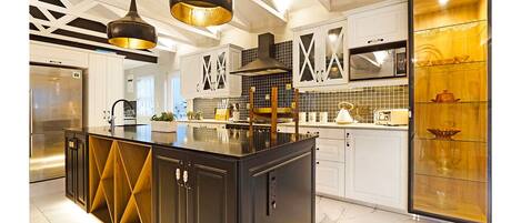 ثلاجة، ميكروويف، فرن، غسالة أطباق