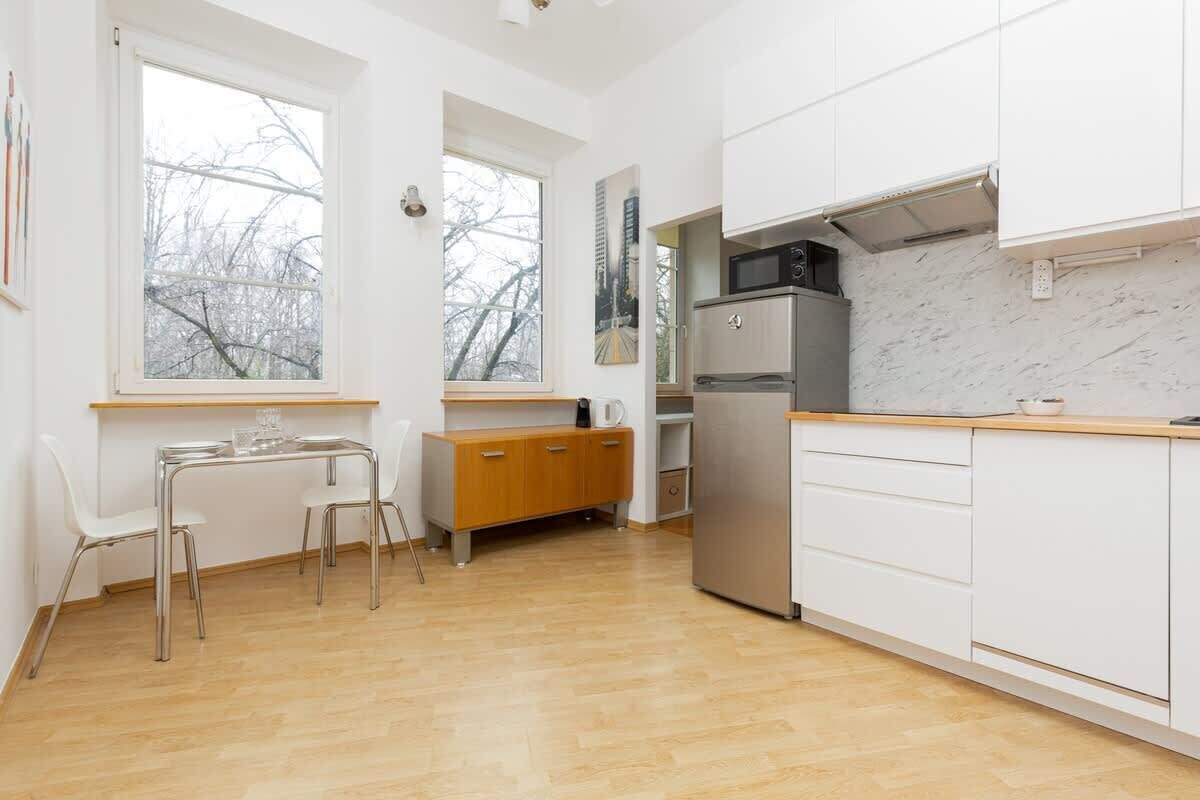 Kühlschrank, Mikrowelle, Herdplatte, Geschirrspüler