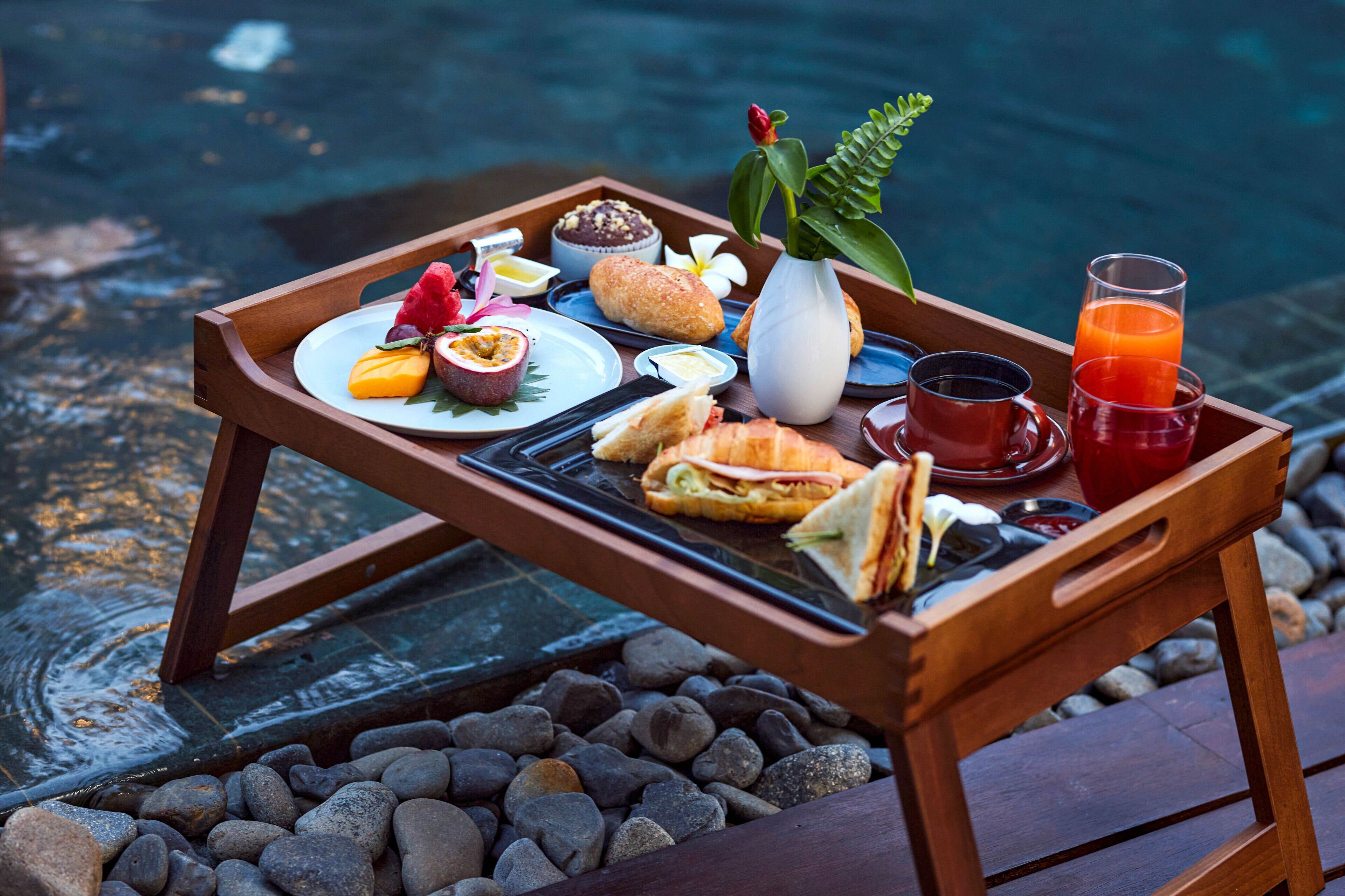 daily continental breakfast (usd 16 per person)