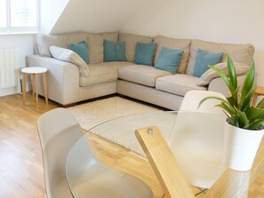 Tv, dvd-spelare och böcker