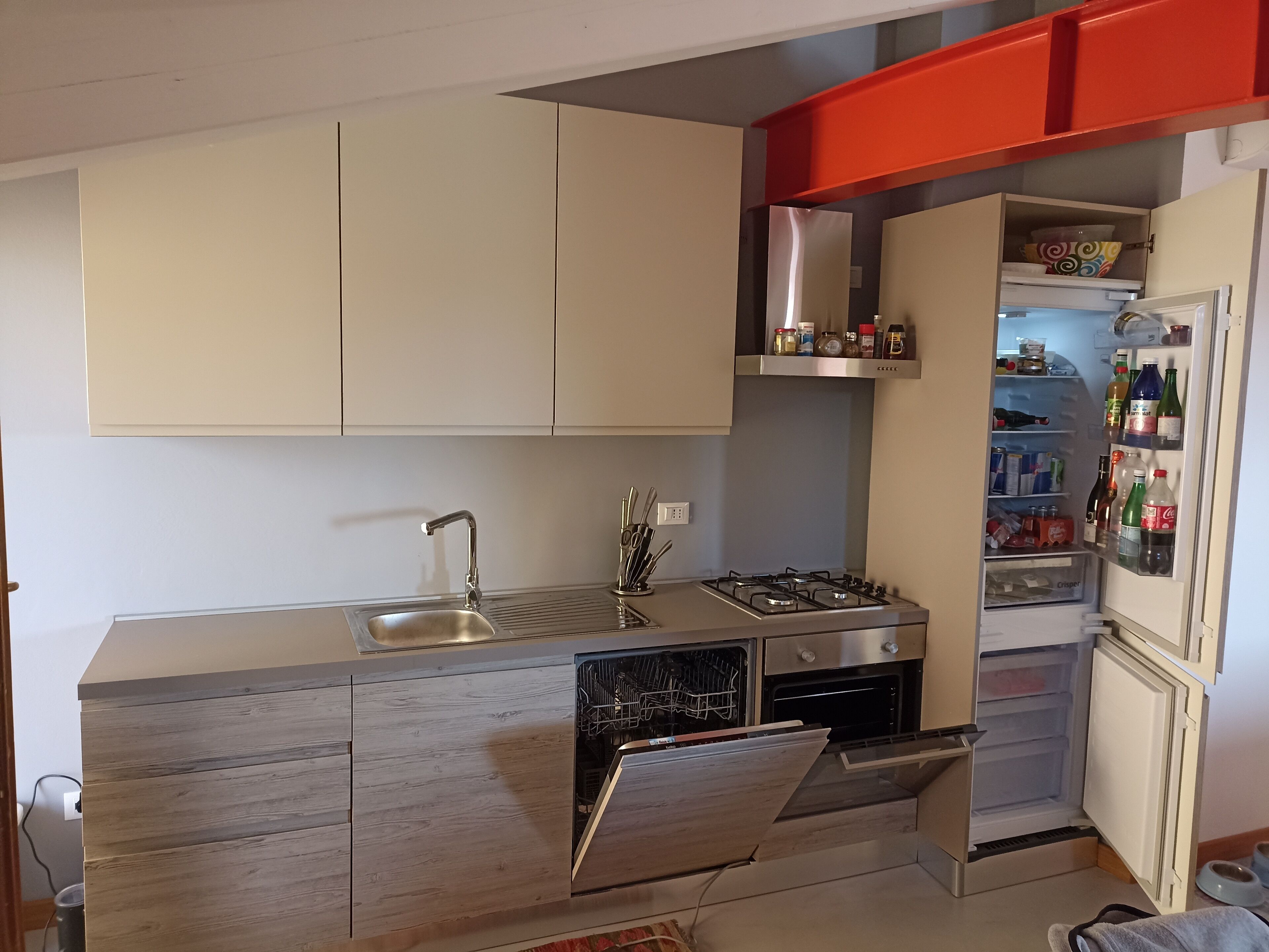 Penthouse with pool in a quiet location close to the center