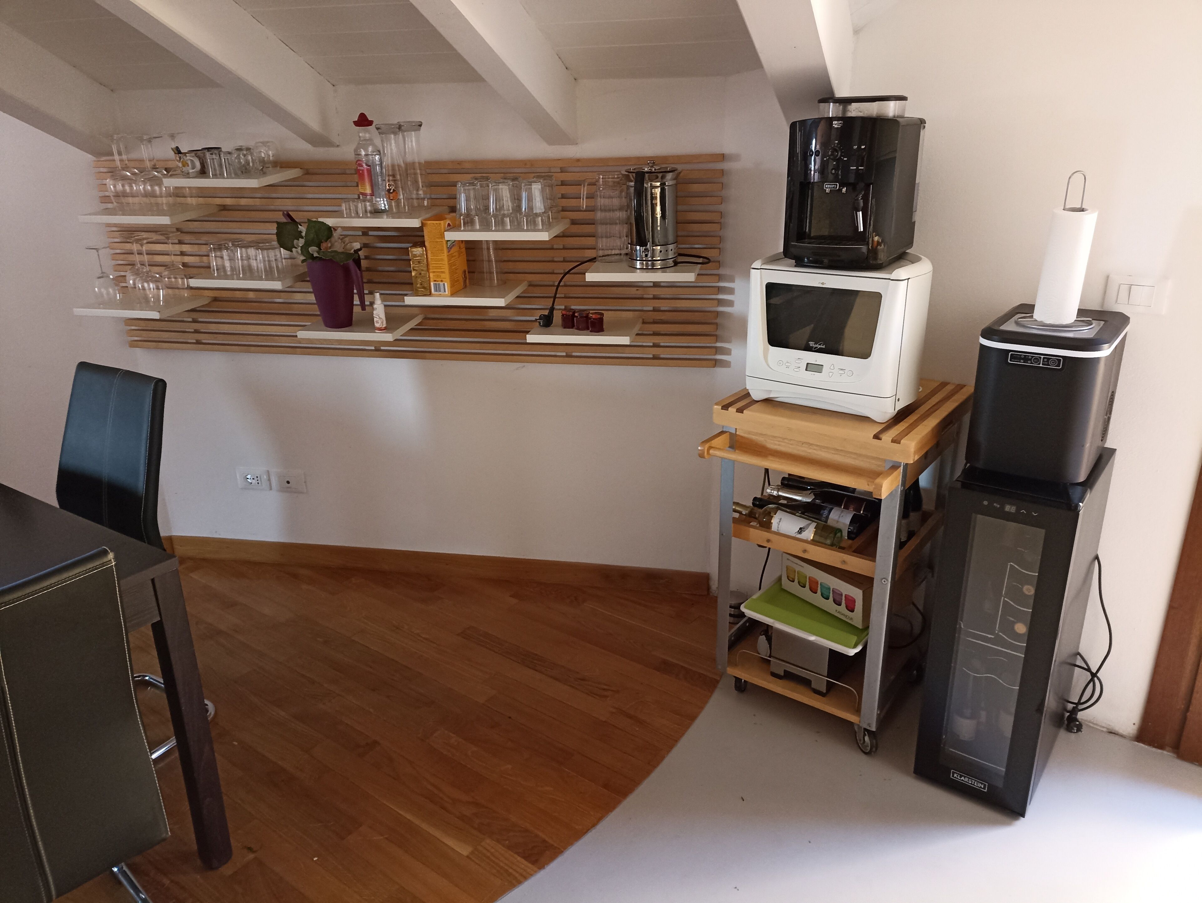 Penthouse with pool in a quiet location close to the center