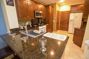 Fridge, microwave, oven, stovetop - EDR Condo 4-4 Beach side Luxury rental (San Felípe)