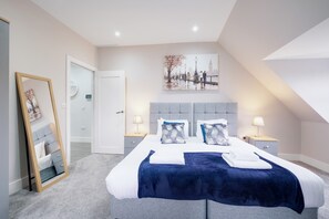 Elite Apartment, 3 Bedrooms - Crown Place 2 & 3 Bedroom Luxury Apts (Shepperton)