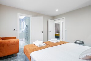 Apartamento familiar, 3 habitaciones | Ropa de cama