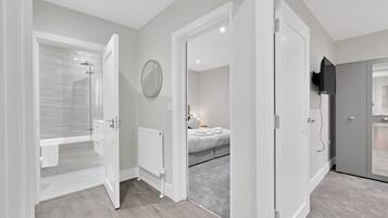 Classic Apartment, 2 Bedrooms | 3 bedrooms, bed sheets