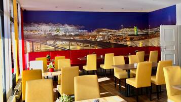 Tägliches Frühstück zum Mitnehmen (10 EUR pro Person)