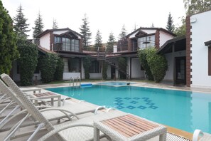 Vila Grand, beberapa kamar, Bebas Asap Rokok, pemandangan kolam renang | Bagian depan properti