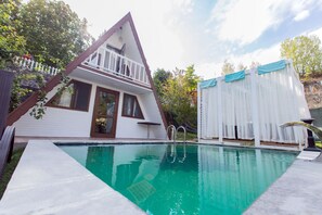 Kamar Keluarga, 2 Tempat Tidur Double, Bebas Asap Rokok, pemandangan kolam renang | Seprai antialergi, minibar, dan didekorasi berbeda-beda