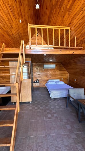 Hypo-allergenic bedding, minibar, individually decorated