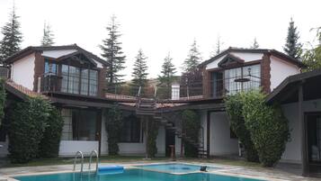 Outdoor pool, pool umbrellas, sun loungers