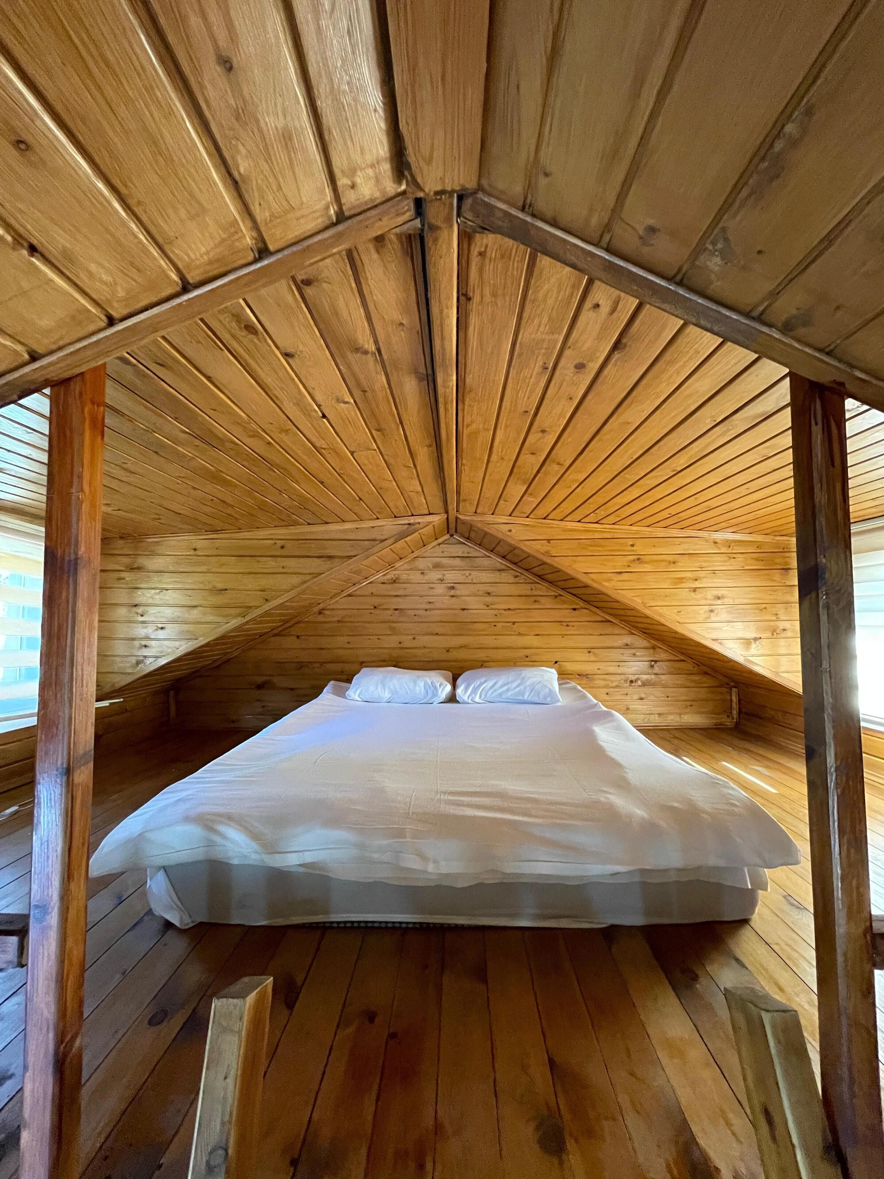 Bungalow No 9 with Jacuzzi | Allergiatestatut vuodevaatteet, minibaari, äänieristys