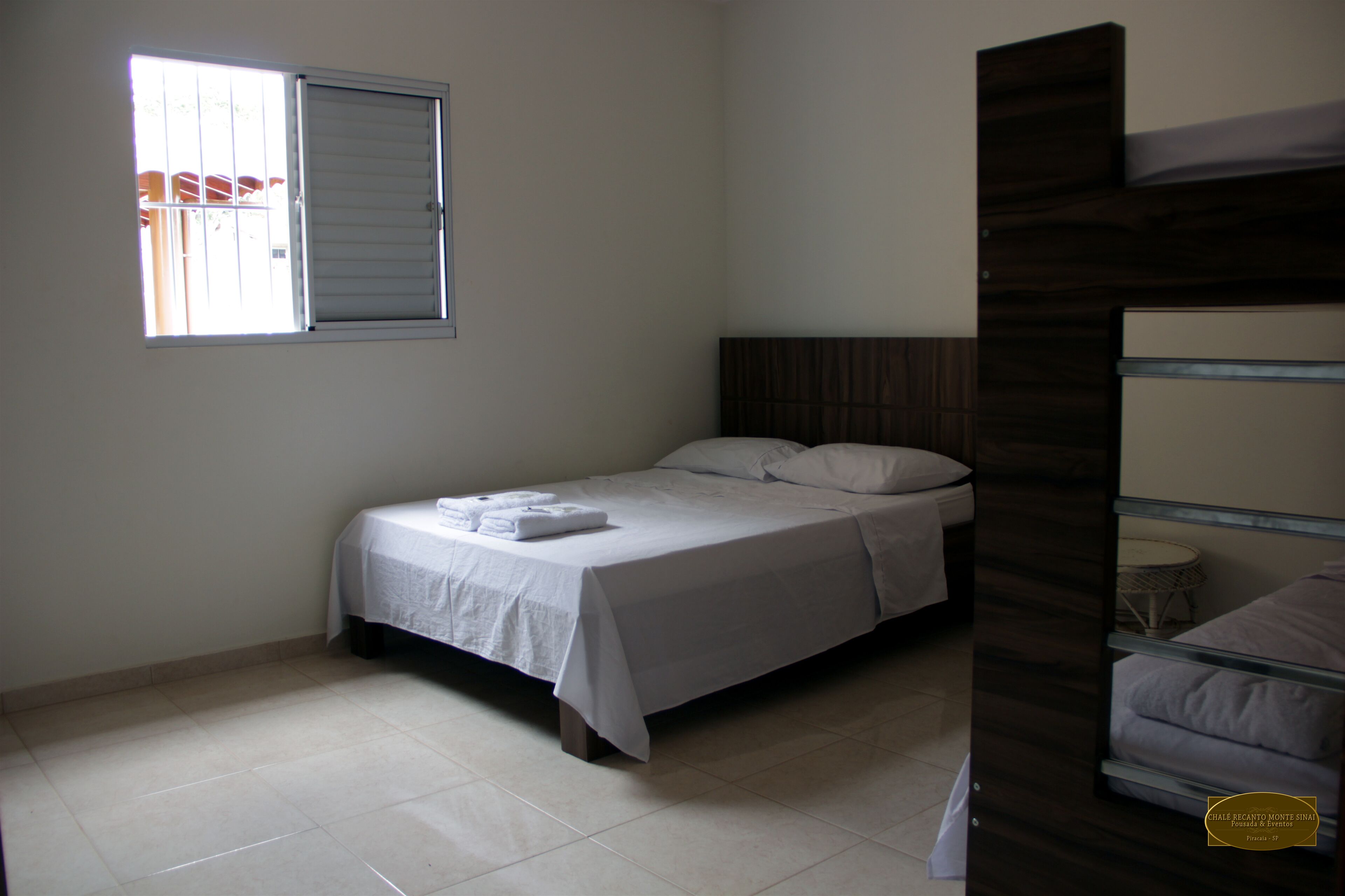 Family Room | Minibar, desk, free WiFi