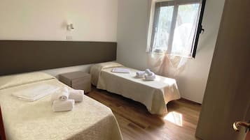 2 Schlafzimmer, BĂŒgeleisen/BĂŒgelbrett, kostenloses WLAN, BettwĂ€sche