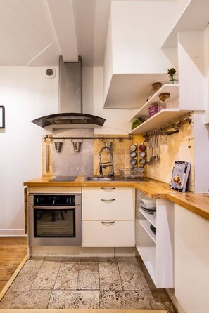 Fridge, microwave, oven, coffee/tea maker - Cozy 4pers/Saint-Germain/Louvre/Quai D`orsay (Paris)