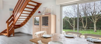 Sea view house for 6, garden, beach 400 m away